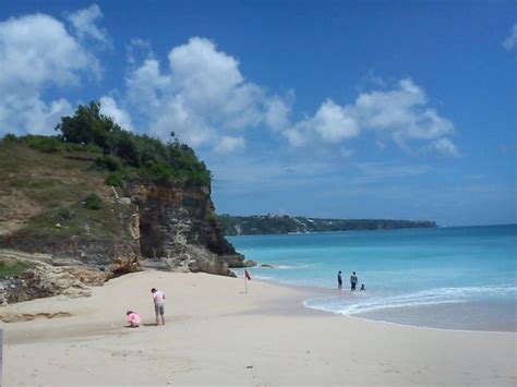 One Of Beautiful Beach In Bali Indonesia Dreamland Beach Bored Panda