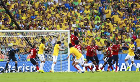 Live hören brasilien vs kolumbien senderinformationen online. File:Brazil and Colombia match at the FIFA World Cup 2014 ...