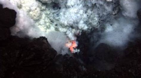 Video Furious Eruption Of Deepest Known Undersea Volcano Popular Science