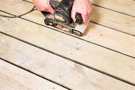 Tips For Sanding A Wood Deck Before Refinishing