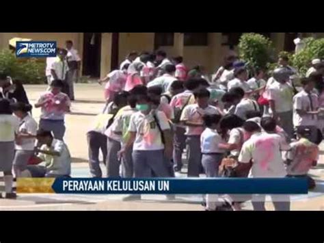 Aksi Corat Coret Seragam Warnai Perayaan Kelulusan Un Video Dailymotion