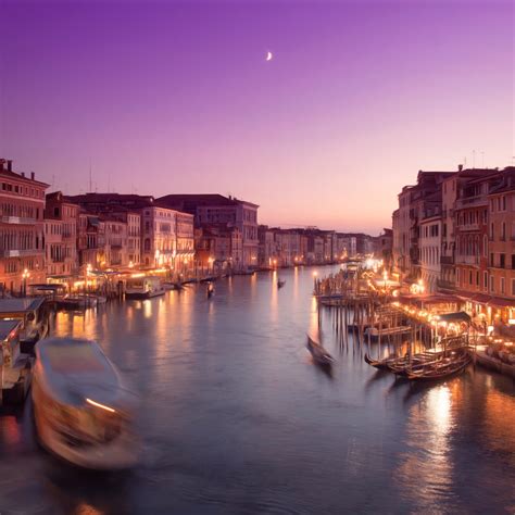Download Wallpaper Romantic Sunset In Venice 2048x2048