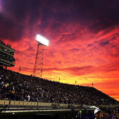 Purple Sky Over Ecus Dowdy Ficklen Stadium In Game Over U Flickr
