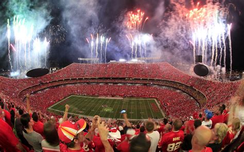 It is one of the most iconic stadiums in the nfl, and holds the world record for the loudest crowd roar at a sports stadium. Must be Monday night... | Kansas city chiefs stadium ...