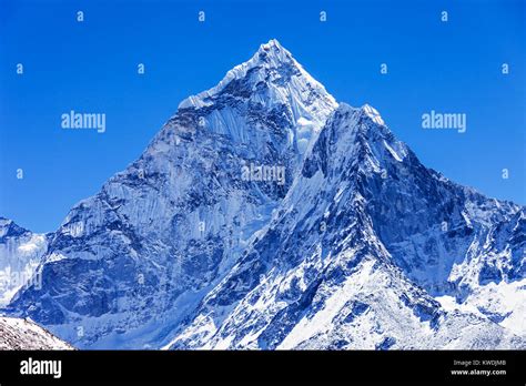 Ama Dablam Mountain In Everest Region Himalaya Nepal Stock Photo Alamy
