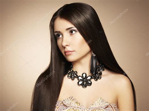 Portrait Of Young Beautiful Woman With Jewelry — Stock Photo