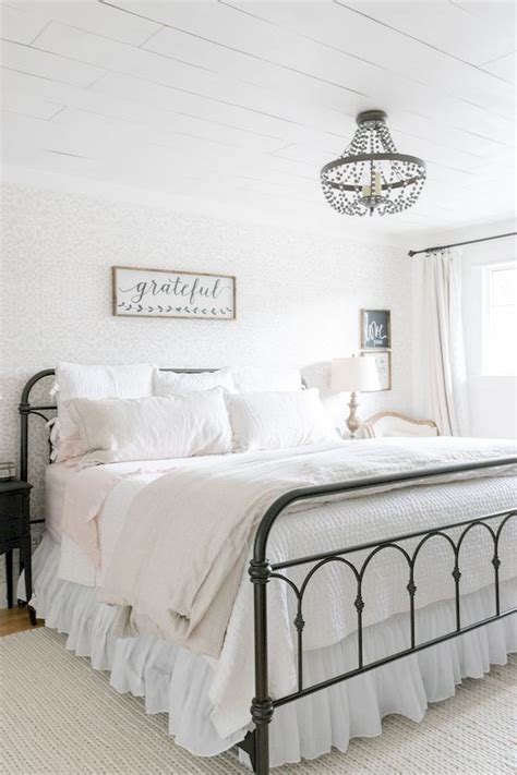 37 Simple Summer Bedroom Decor Ideas 10