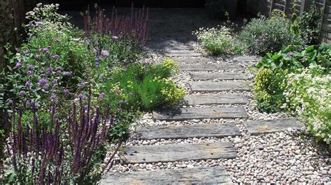 Therefore, railway sleepers are ideal for garden edging. fenton roberts garden design, sleeper path through gravel | Garden design, London garden, Gravel ...