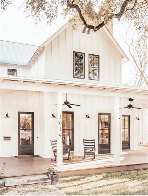 The Best Classic White Farmhouse Inspirationclassic Farmhouse