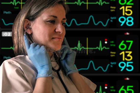 El Doctor O La Enfermera De Sexo Femenino Pone En Estetoscopio En O Dos