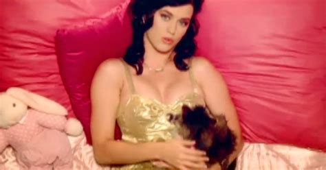 I Kissed A Girl Katy Perrys Most Memorable Music Video Looks Us Weekly