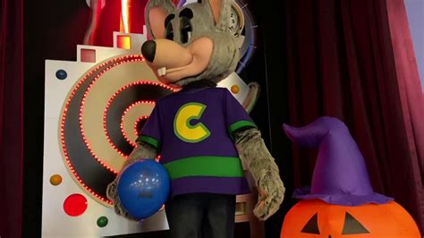 Chuck E Cheese Animatronic Drops A Ballon For Kids Youtube