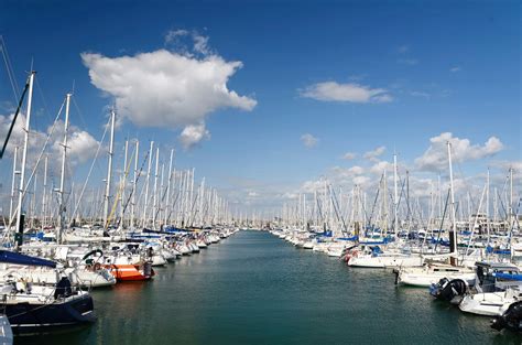 Ball Abgeschnitten Stuhl Plus Grand Port De Plaisance Du Monde