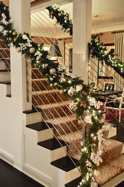 30 Stairs Christmas Decoration Ideas