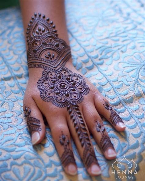 40 Simple Mehendi Designs For The Minimal Loving Bride Mehndi