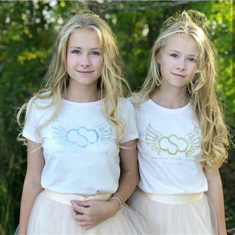 Twins Posing Celebrity Twins Lisa Or Lena Twin Life Identical Twins
