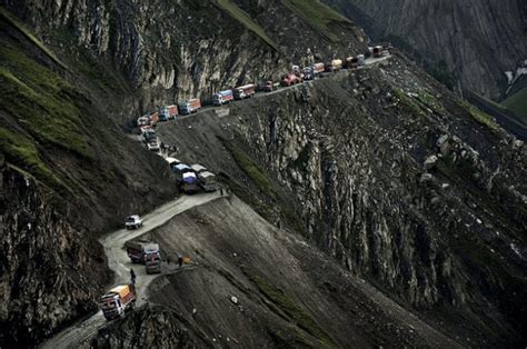 The 20 Most Dangerous Roads In The World 20 Photos Suburban Men