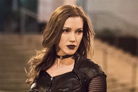 Arrow Star Katie Cassidy Rodgers Pitched ‘birds Of Prey Series To The Cw