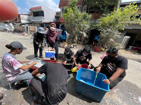 Sukarelawan Utm Hulur Bantuan Mangsa Banjir Utm Newshub
