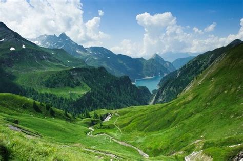 Klang valley is an urban conglomeration in malaysia that is centered in kuala lumpur, and includes its adjoining cities and towns in the sta. What is the difference between a valley and a gorge? - Quora