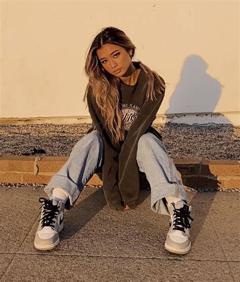 Kaylee Pereira🌟 On Instagram “doin The Best I Can” Streetwear Poses