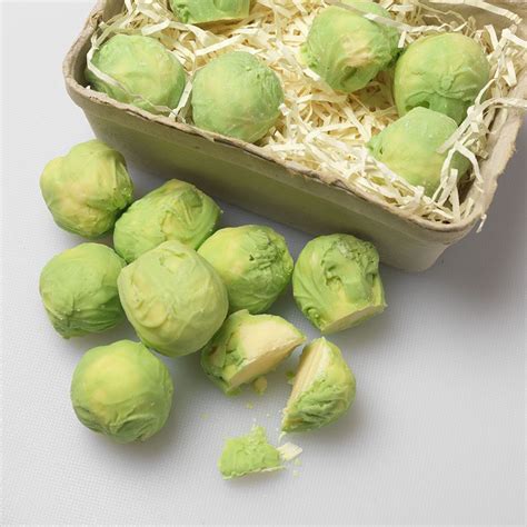 Man bekommt von allen seiten schokolade zu nikolaus, weihnachten oder ostern. Rosenkohl aus Schokolade | Rosenkohl, Sprossen ...