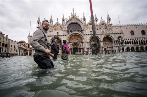 With Waters Rising And Its Population Falling What Is Venices Future