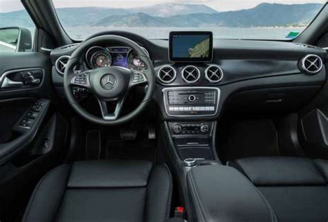 Tablettes de tableau de bord pour camions mercedes. Essai Auto nouvelle Mercedes GLA - Mercedes GLA - 14/06 ...