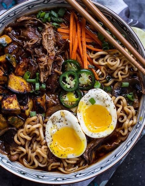 Make your own tonkotsu ramen at home. Ramen soupe : découvrez les ramen soupe - Elle à Table