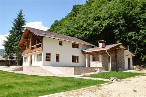 Vezi pe fiecare pagină de. Pensiunea Subcrai va ofera cazare in Plaiul Foii Zarnesti