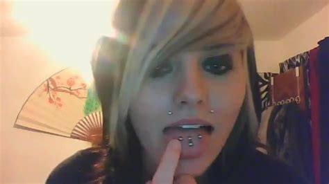 piercings cuádruples en la lengua xhamster