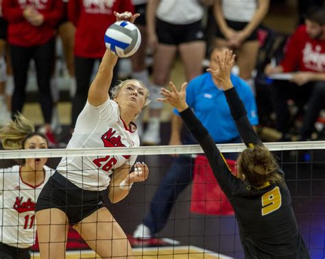 Husker Volleyball Notes Nebraska Ramps Up Serving Efforts Sun Returns