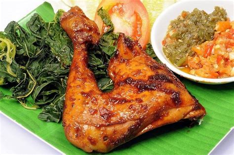 Dimasak menggunakan resep ayam bakar yang tepat dan teknik memasak yang benar, ayam bakar enak dan sederhana buatan sendiri akan didapat tanpa harus ke restoran. 5 Resep Ayam Bakar dan Cara Membuat yang Enak