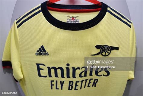 New Arsenal Kit Photos And Premium High Res Pictures Getty Images
