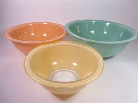 Vintage Pyrex Southwest Mixing Bowls Set Of Pyrex Clear Base