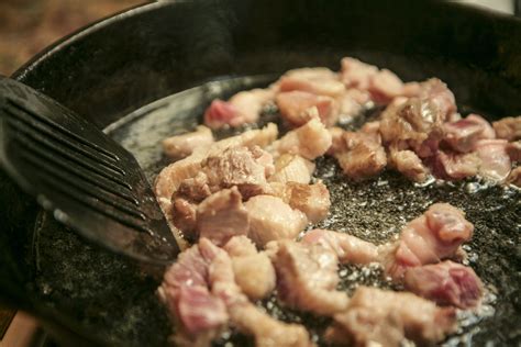 How To Cook Crispy Raw Pork Skins The Old Fashioned Way Livestrongcom