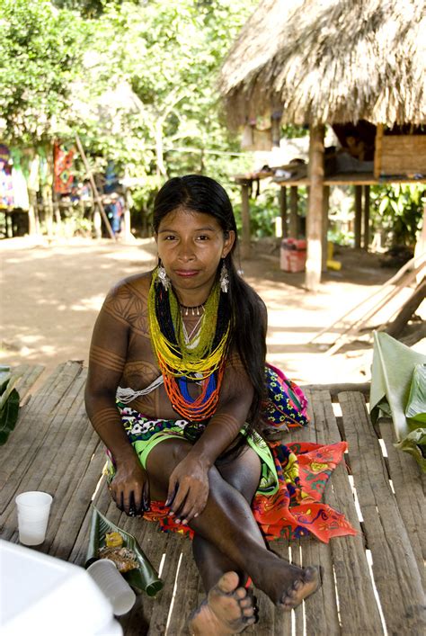 Embera Woman Susan Cohen Play Babe Girls Of The Embera Tribe Min