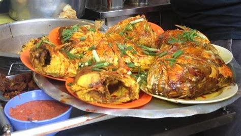 This stall has been around for over 45 years and serves the best nasi kandar in town. Nasi Kandar Line Clear - goPenang
