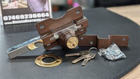 Keyed Key Lockable Lock Latch For Gate 70mm Shoot With Fixings And