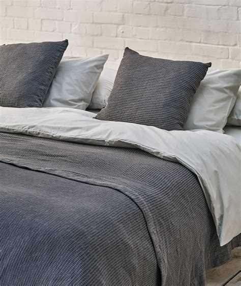 5 Minimalist Bedding Sets For A More Serene Bedroom Opumo Magazine