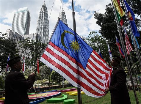 The flag of malaysia is very similar to the flag of the united states. Man Referred to FBI After His Malaysian Flag Was Mistaken ...