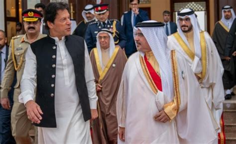 كما أعلن المكتب الرئاسي الباكستاني، تلقى الرئيس عارف علوي وزوجته. ولي العهد في مقدمة مودعي دولة رئيس وزراء باكستان - صحيفة الوطن