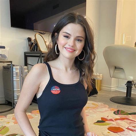 Selena Gomez Stunning Natural Beauty Great Boobs Too Celeblr