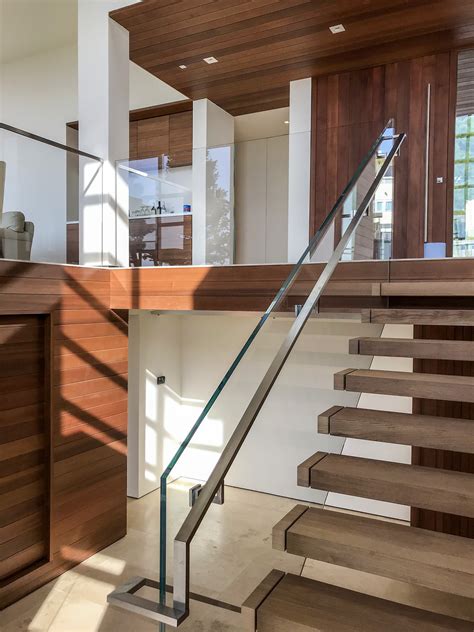Besides good quality brands, you'll also find plenty of discounts when you shop for railing glass during big sales. Glass staircase railing alt • OT Glass