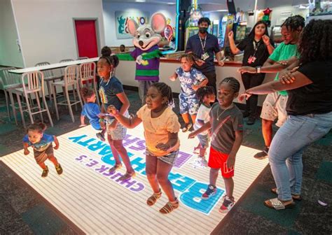 Chuck E Cheese Celebrates Grand Reopening In Rockford