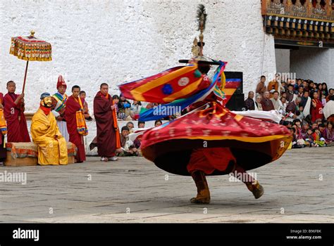 Bhutan Punakha Punakha Tsechu Festival Black Hat Dance Stock Photo Alamy