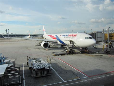 Sistem penerbangan malaysia (mas) lot l1l02, tingkat satu. KUALA LUMPUR INTERNATIONAL AIRPORT ( KLIA, Lapangan ...