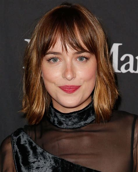 16 Hairstyles That Are So Perfect For Fall Dakota Johnson Hair Medium Hair Styles How To