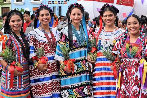 Baile Flor De Pina Guelaguetza Festival Textile Traditions Of Oaxaca