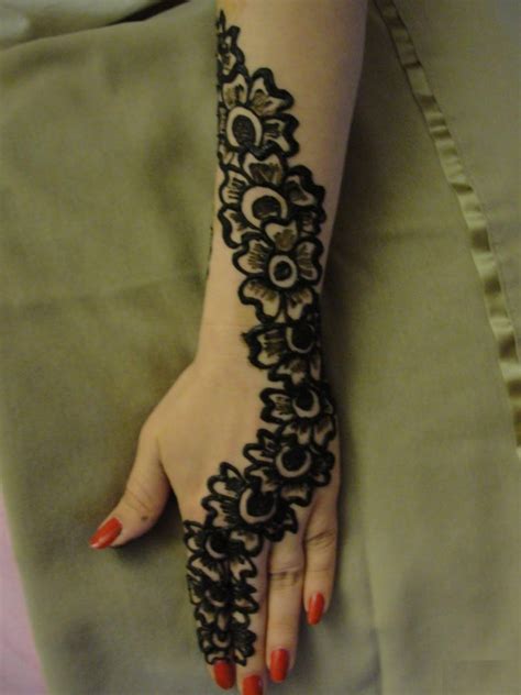 Latest Back Hand Mehndi Design For Bridal 2011